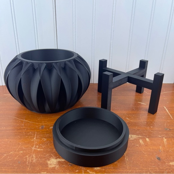 Halden Planter Pot, Indoor Planter w/ Drainage Hole and Drip Tray - Picture 8 of 10